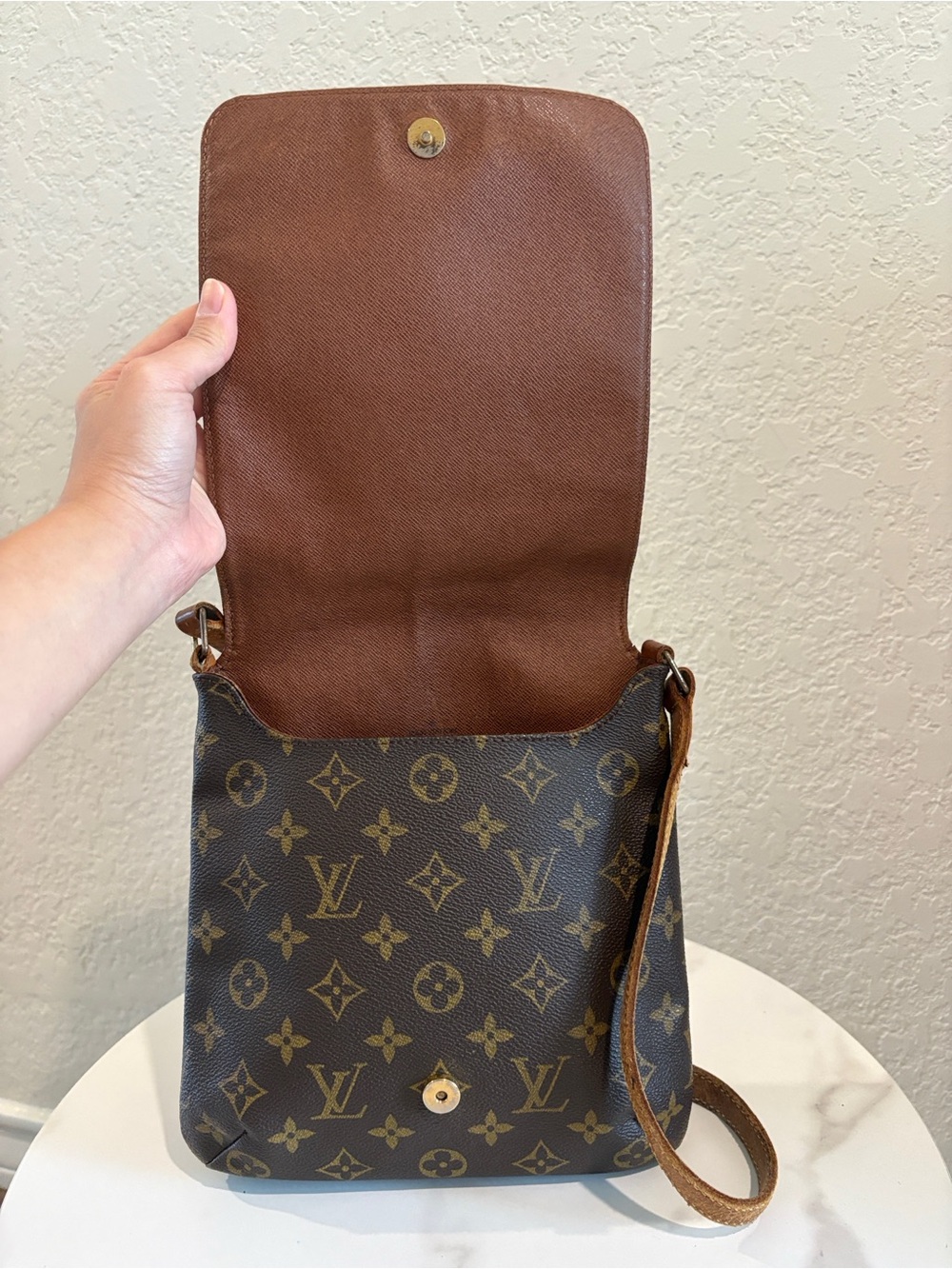 Louis Vuitton Monogram Canvas Crossbody Shoulder Bag - Picture 9 of 16